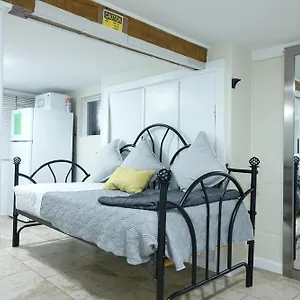 Ewr Airport Studio-hot Tub-free Parking Apartment Hillside