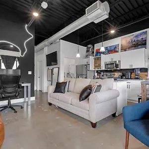 New Sleeps 4 - 7 Mins To Dwtn Apartment Nashville